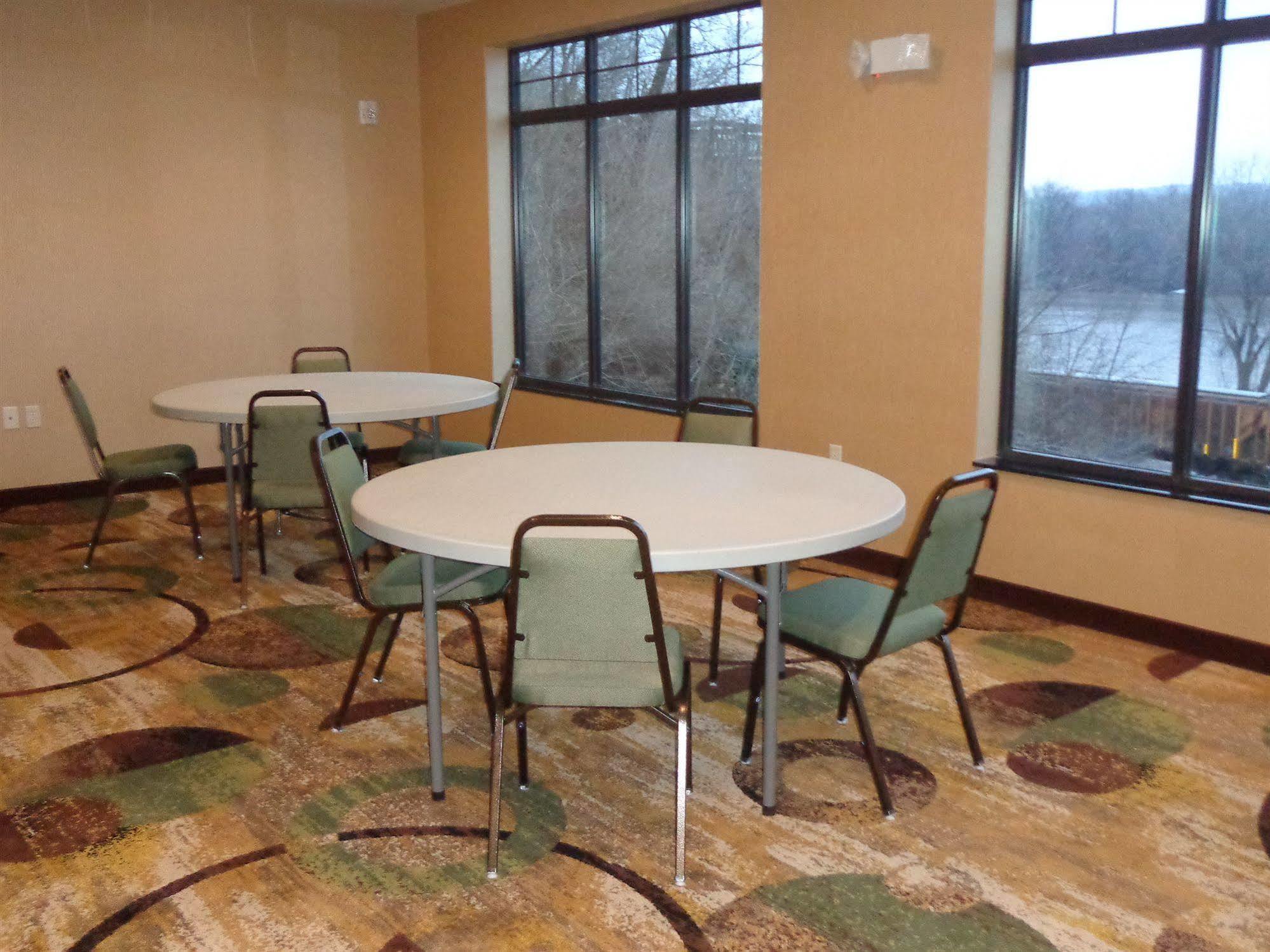 Cobblestone Inn & Suites - Marquette מראה חיצוני תמונה