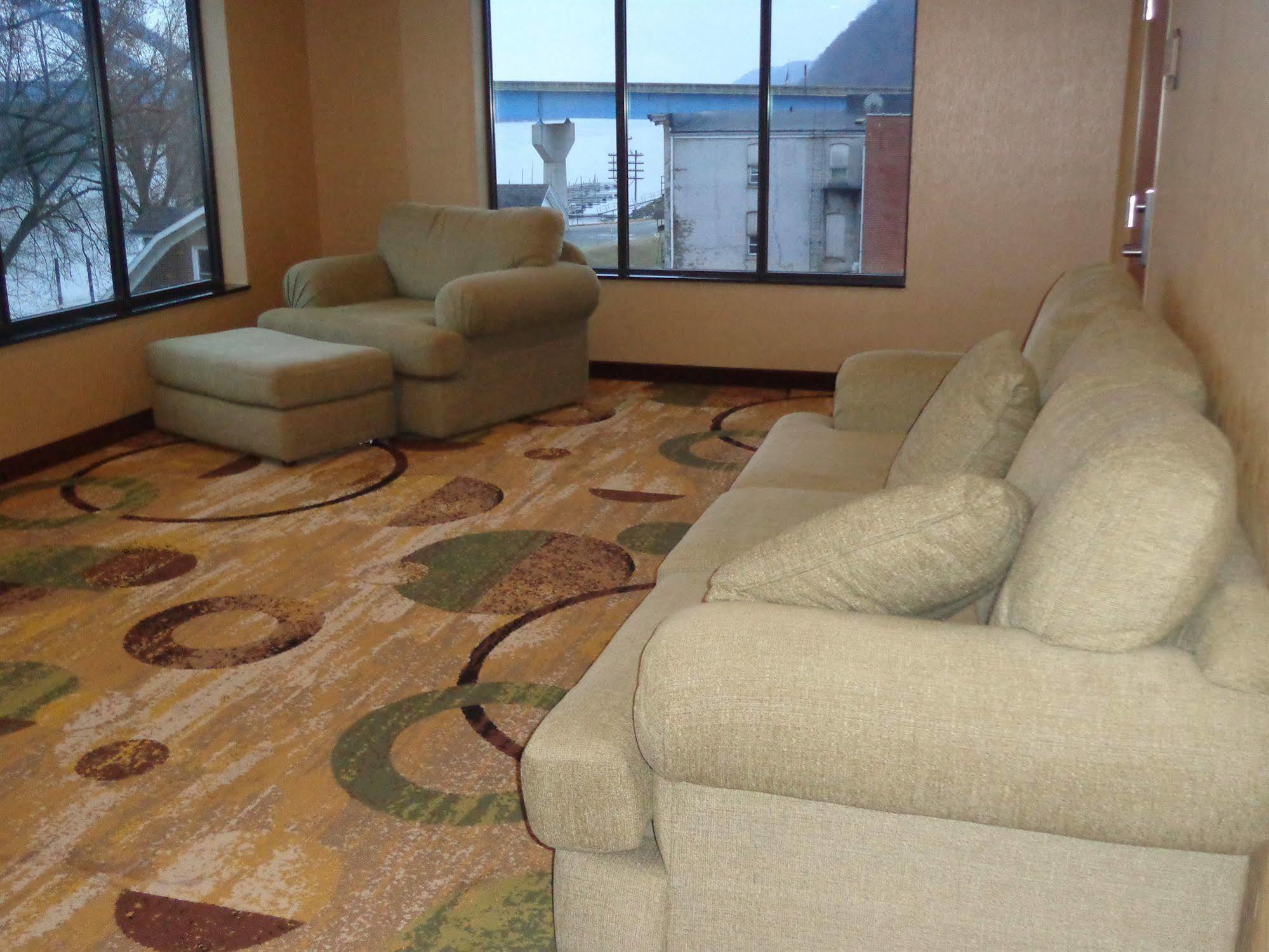 Cobblestone Inn & Suites - Marquette מראה חיצוני תמונה