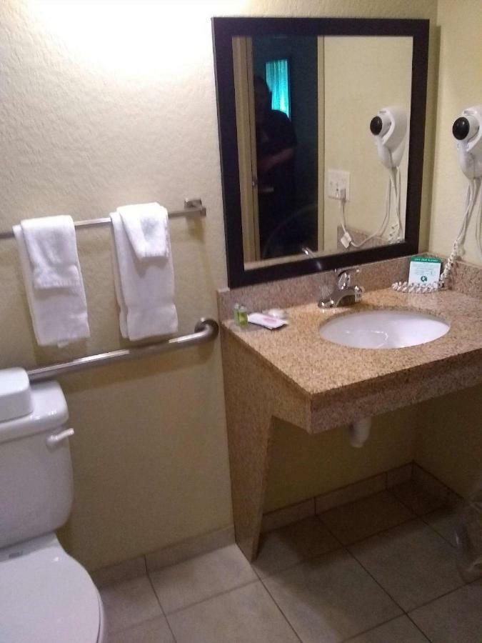 Cobblestone Inn & Suites - Marquette מראה חיצוני תמונה